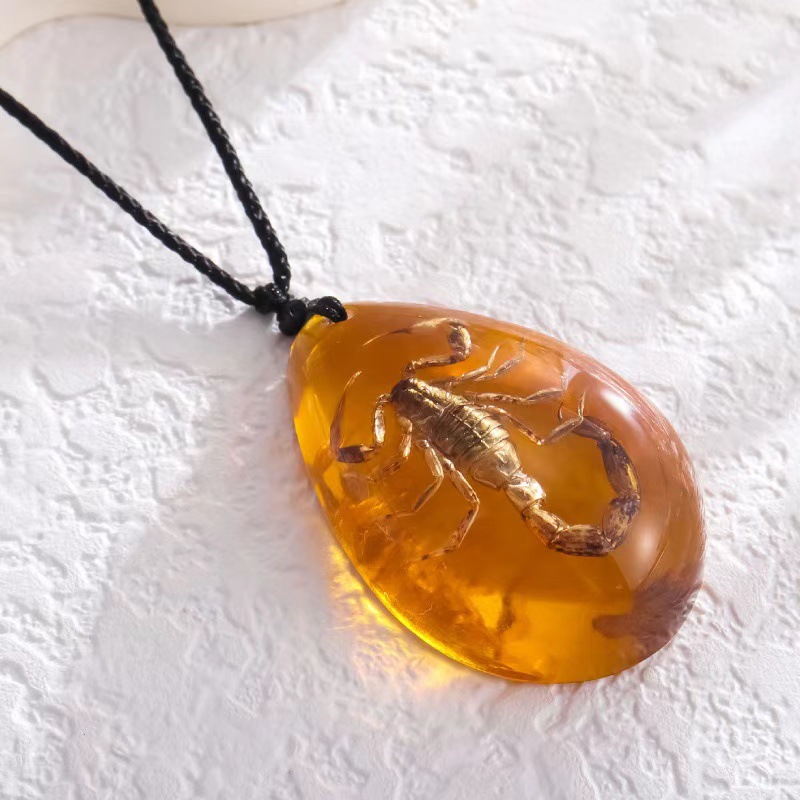 Retro Amber Pendant Necklace F - Resin Art Necklace ulasan dan harga