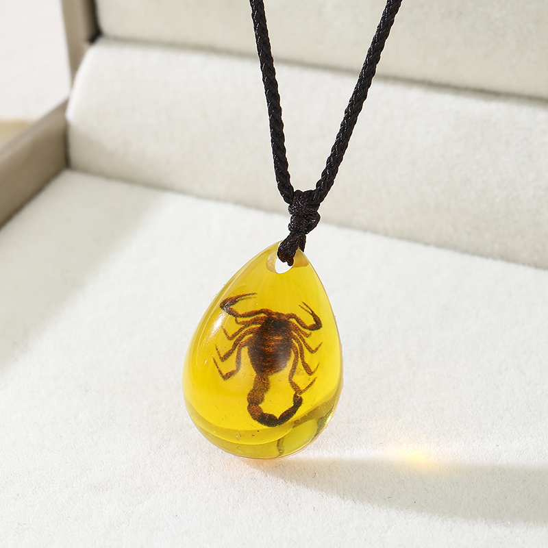Retro Amber Pendant Necklace F - Resin Art Necklace ulasan dan harga